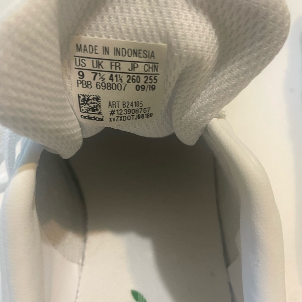 Adidas White and Green Stan Smith Shoes - Picture 5 of 6